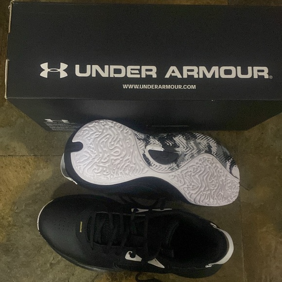 Under Armour unisex athletic shoes. - Picture 3 of 4